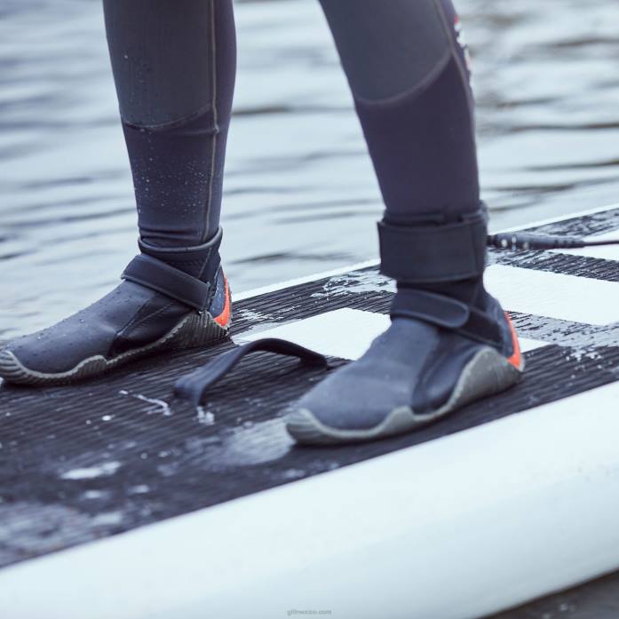 Gill Marine zapato aquatech negro y naranja Z6F2335